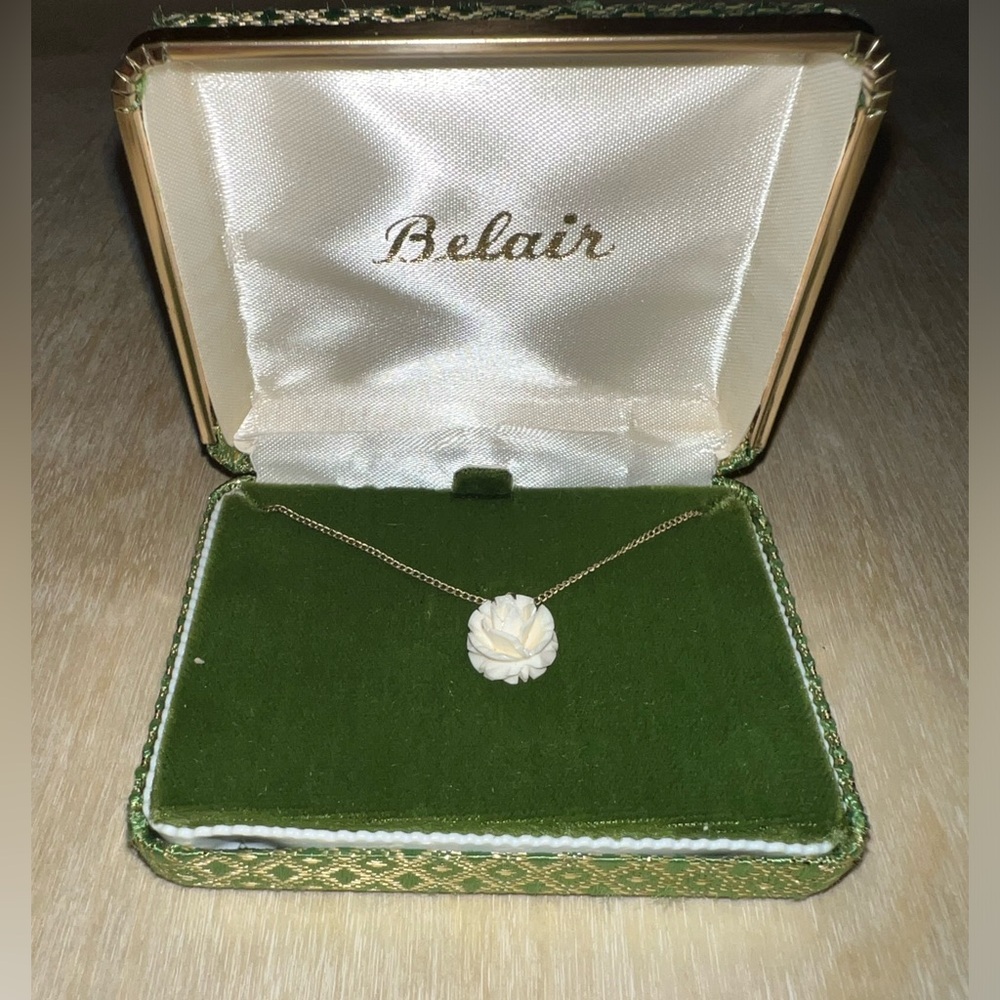 Vintage Belair White Rose Necklace